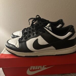 Nike Men's Black and White Sneakers